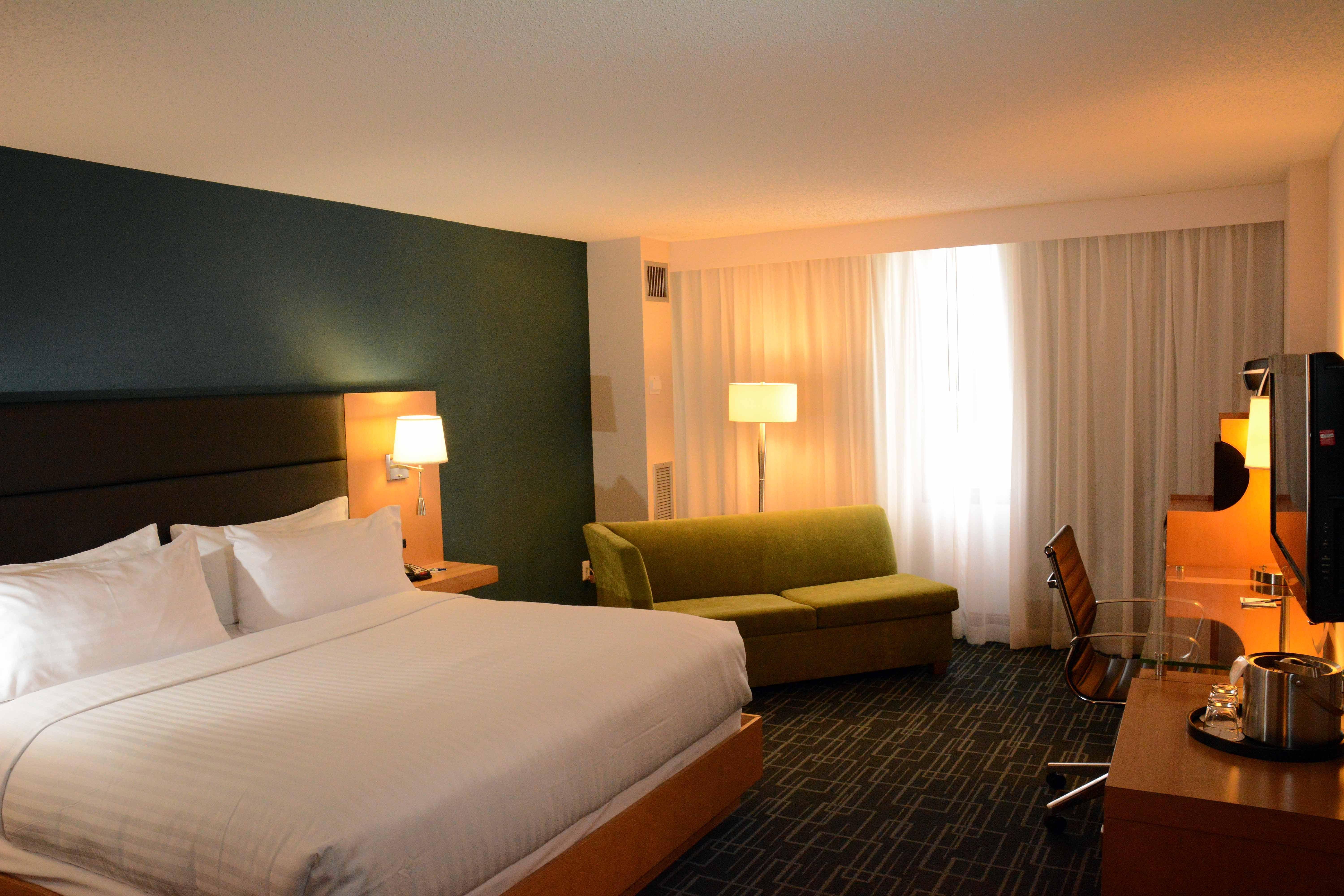 Holiday Inn Express Stamford, An Ihg Hotel Exterior photo